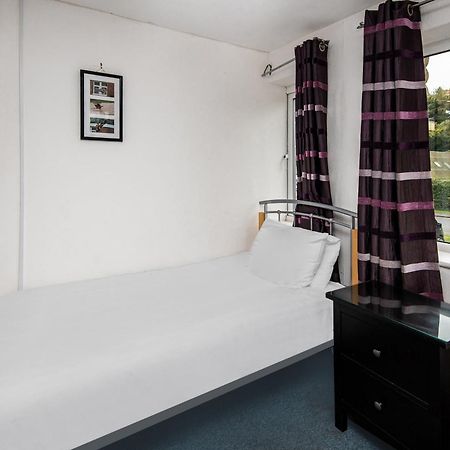 Chris'S Motel Stokenchurch Dış mekan fotoğraf