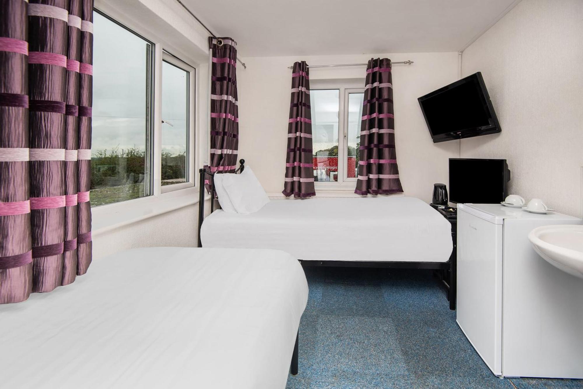 Chris'S Motel Stokenchurch Dış mekan fotoğraf