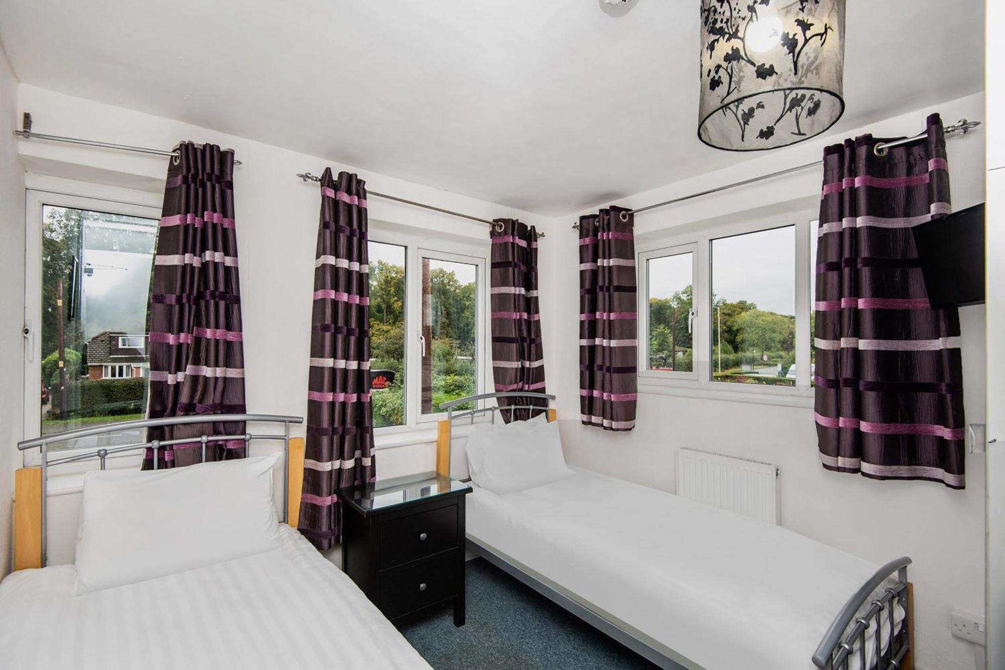 Chris'S Motel Stokenchurch Dış mekan fotoğraf