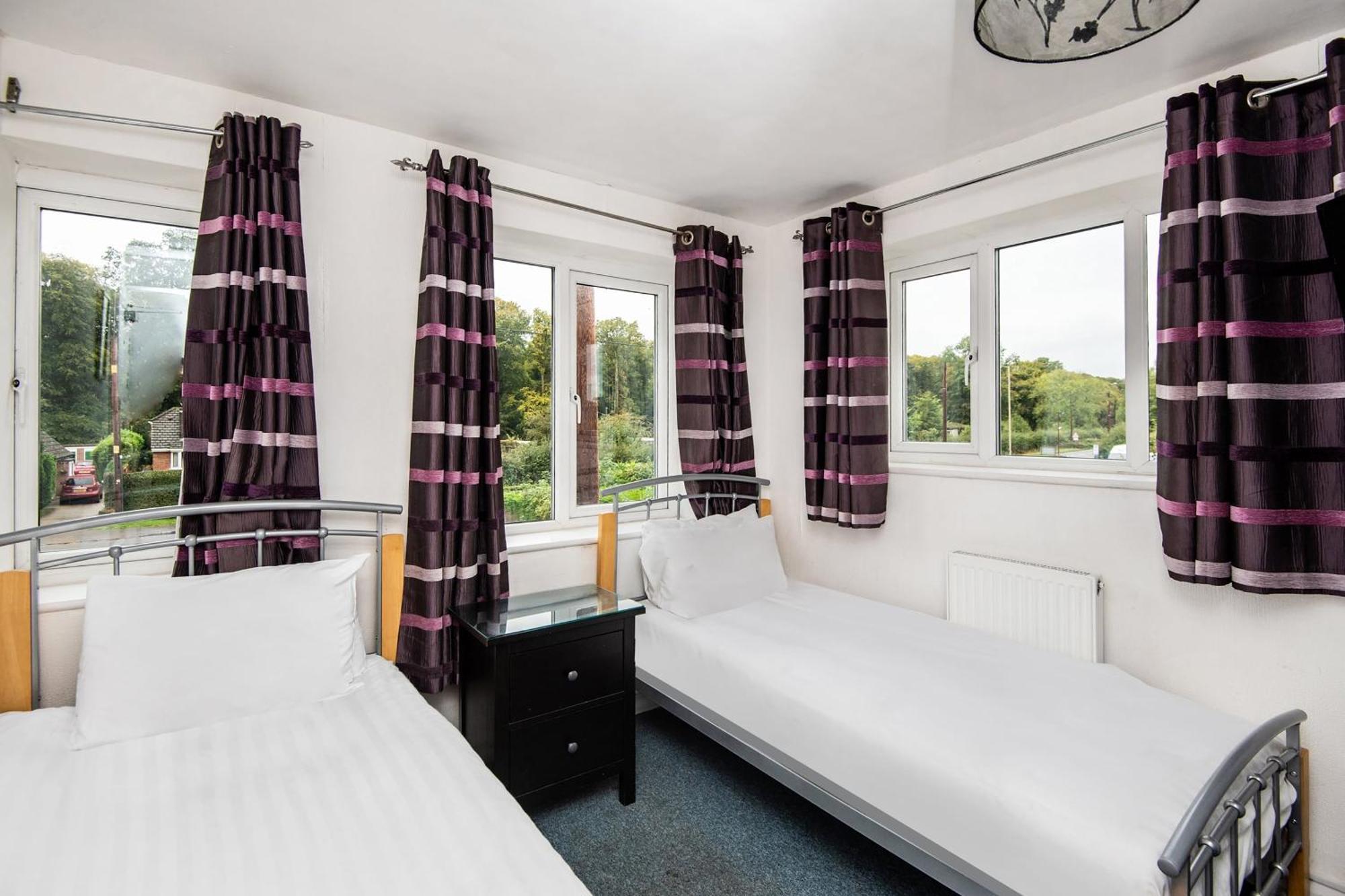 Chris'S Motel Stokenchurch Dış mekan fotoğraf