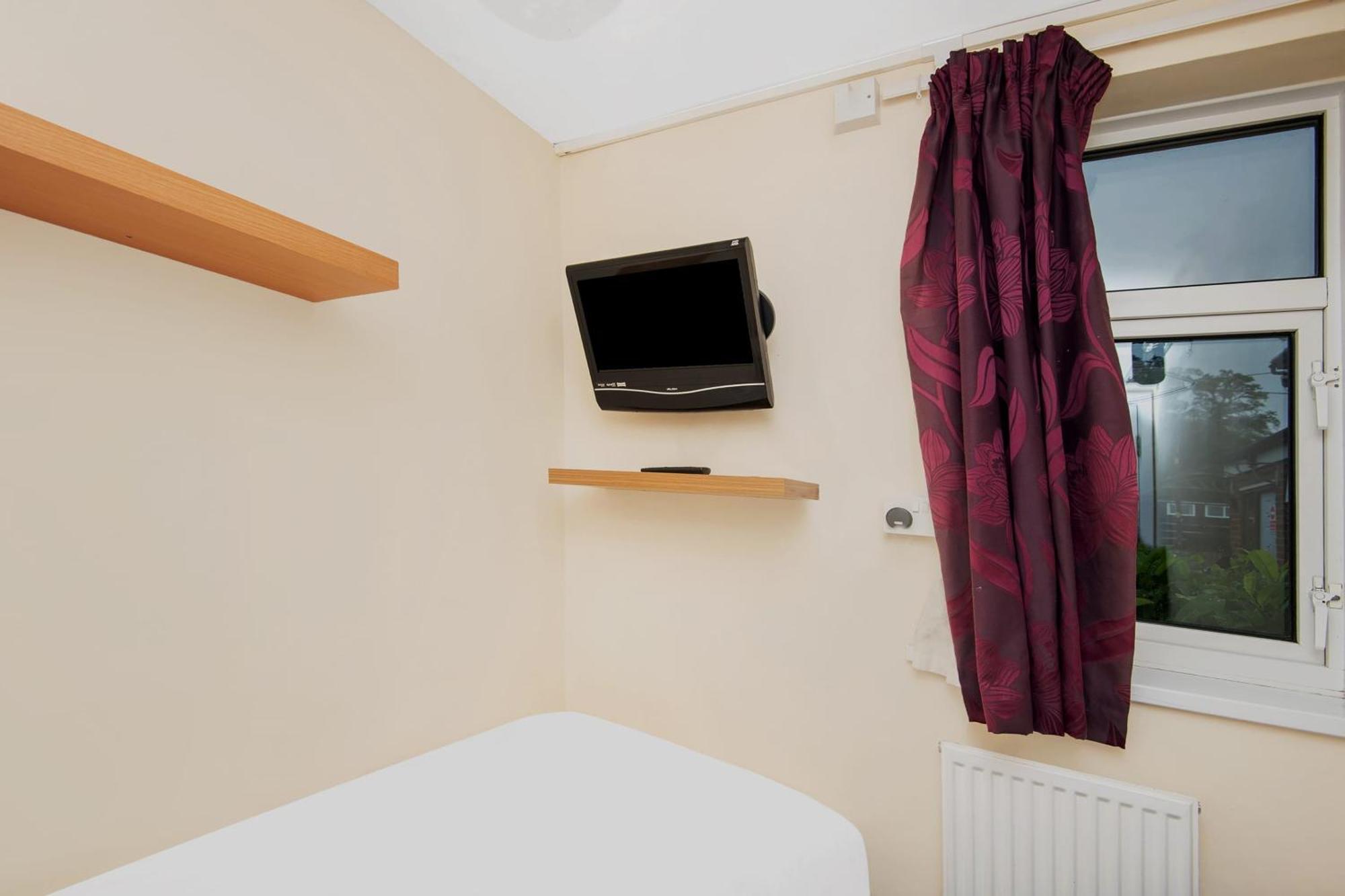 Chris'S Motel Stokenchurch Dış mekan fotoğraf