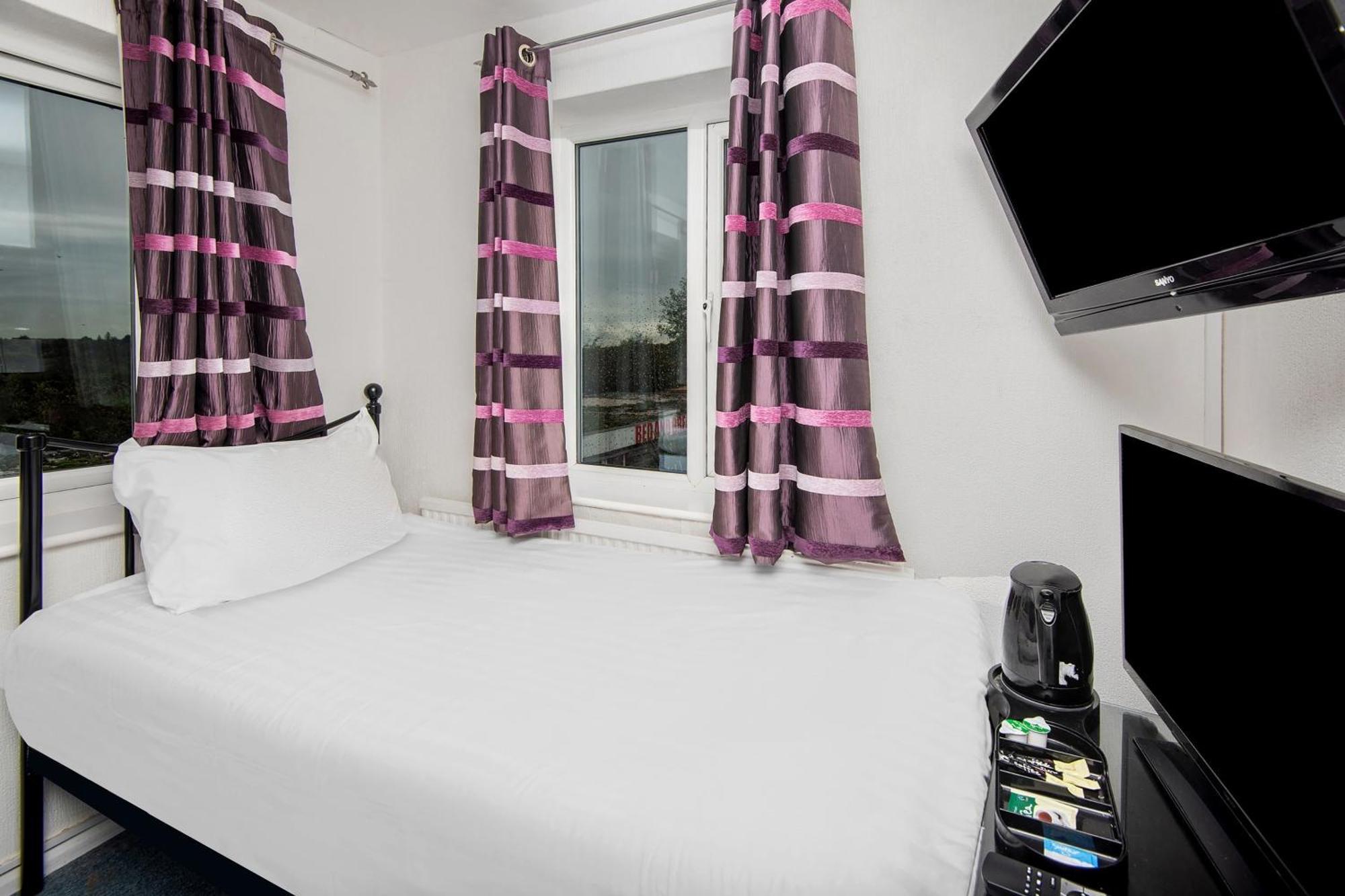 Chris'S Motel Stokenchurch Dış mekan fotoğraf