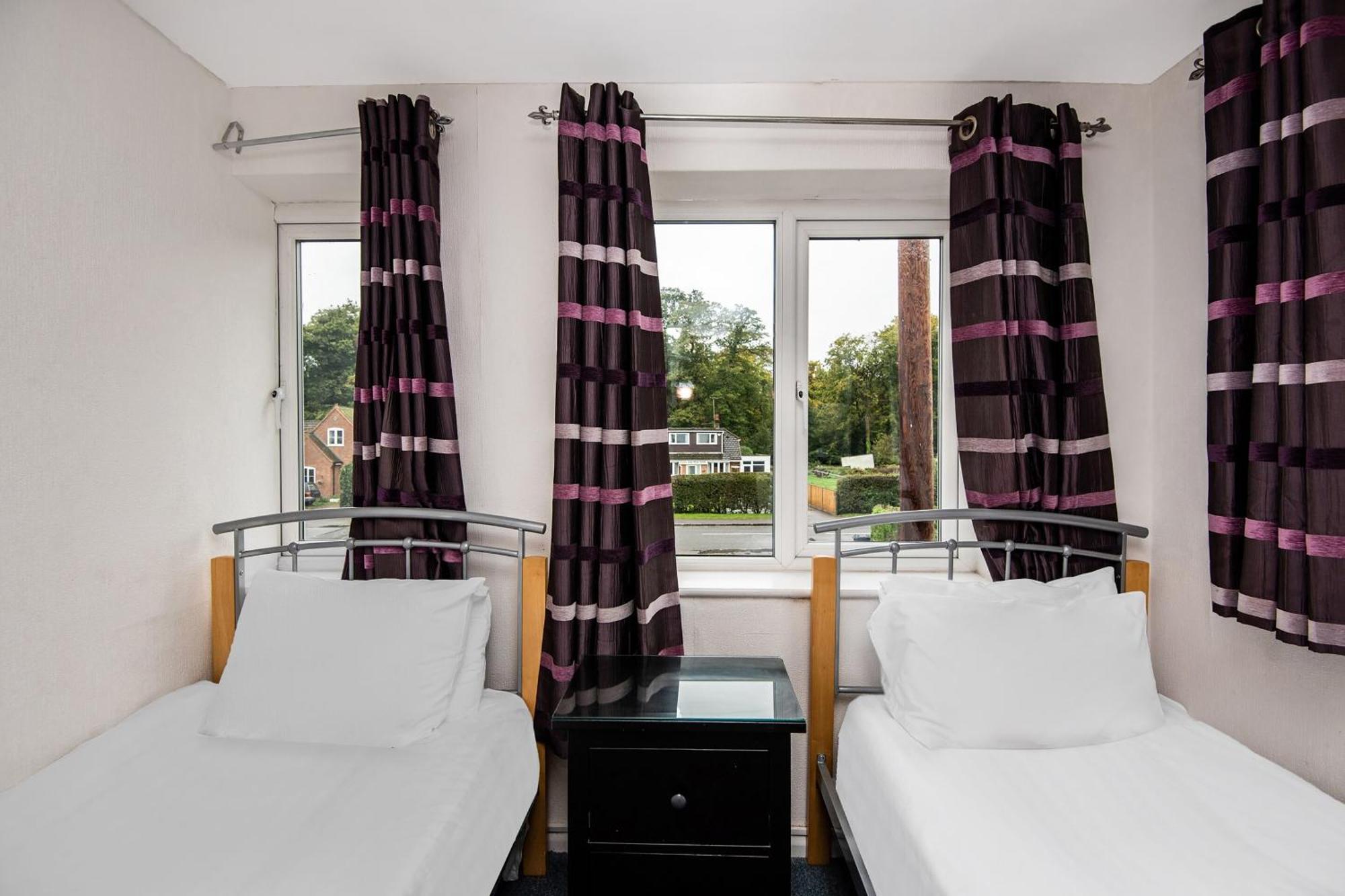 Chris'S Motel Stokenchurch Dış mekan fotoğraf