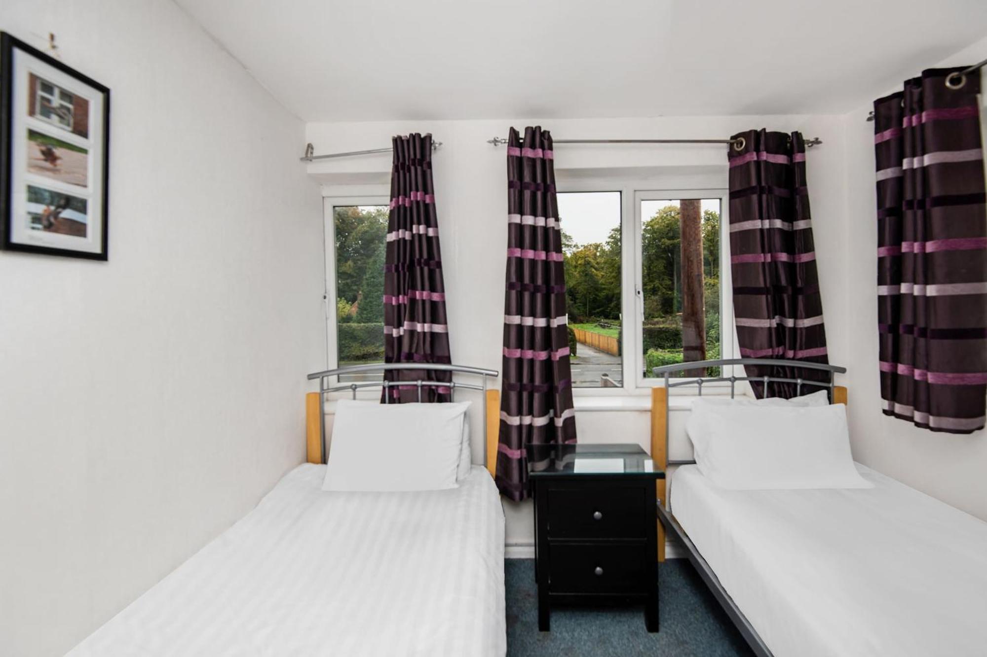 Chris'S Motel Stokenchurch Dış mekan fotoğraf
