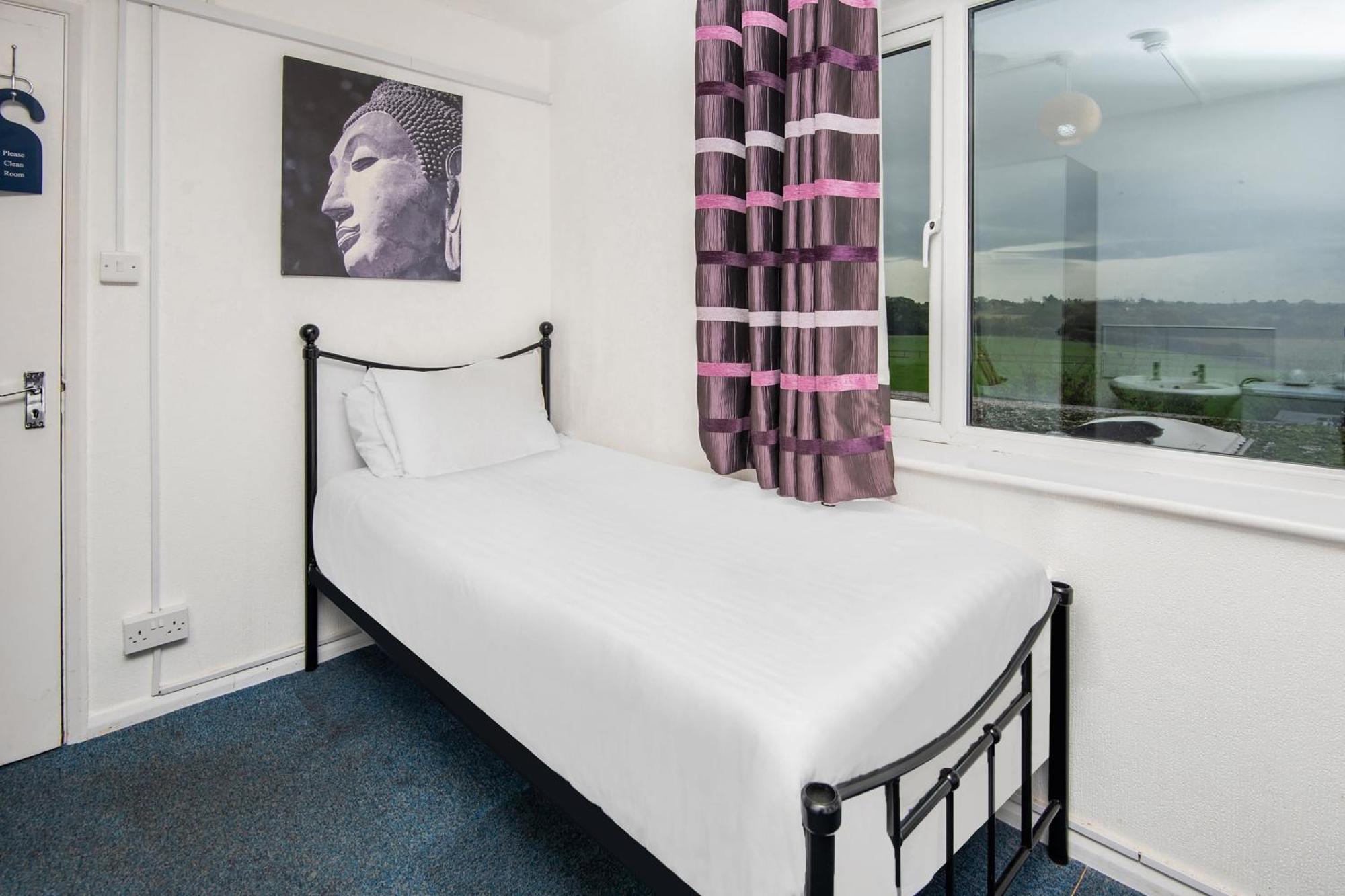Chris'S Motel Stokenchurch Dış mekan fotoğraf