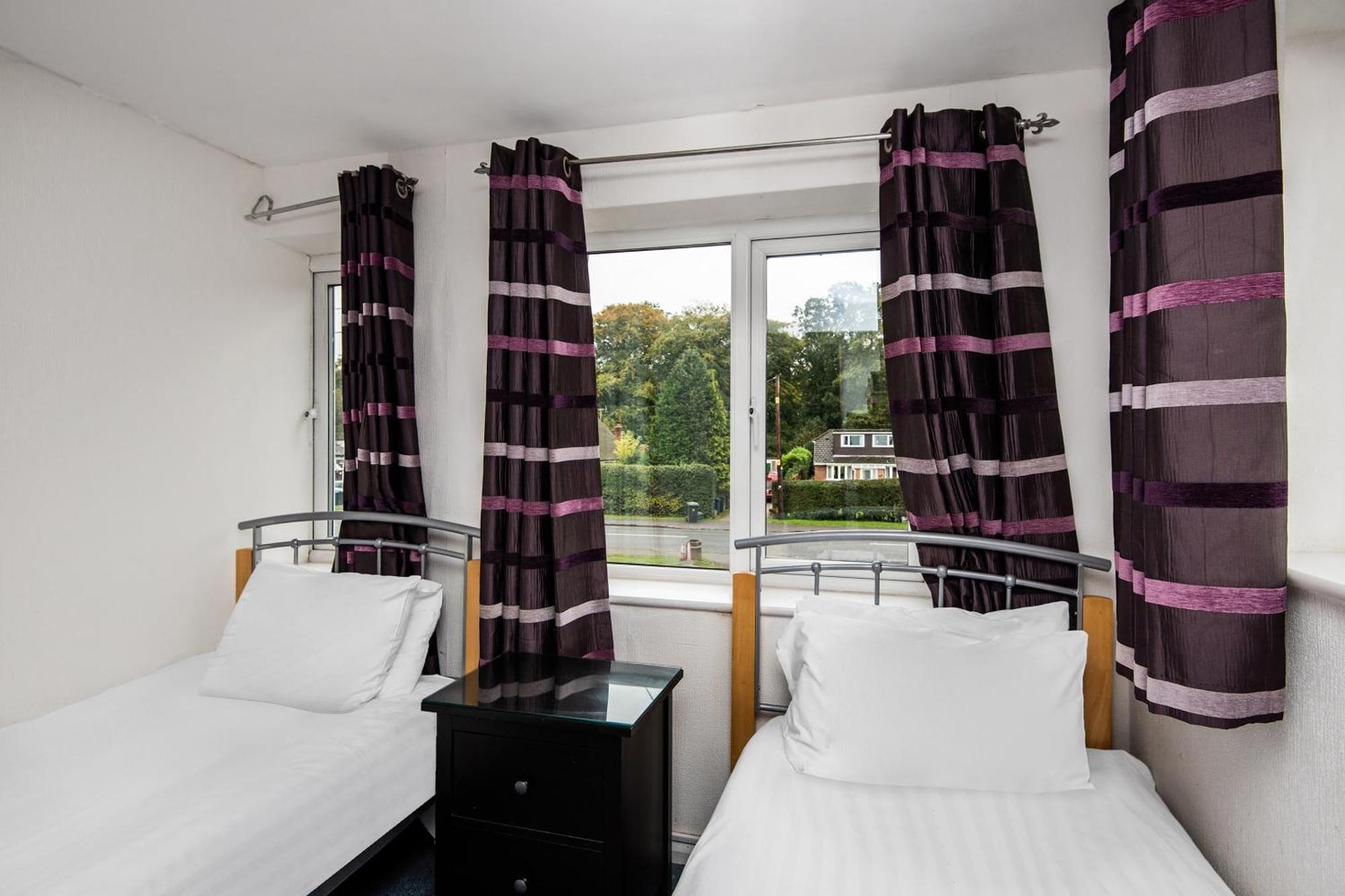Chris'S Motel Stokenchurch Dış mekan fotoğraf